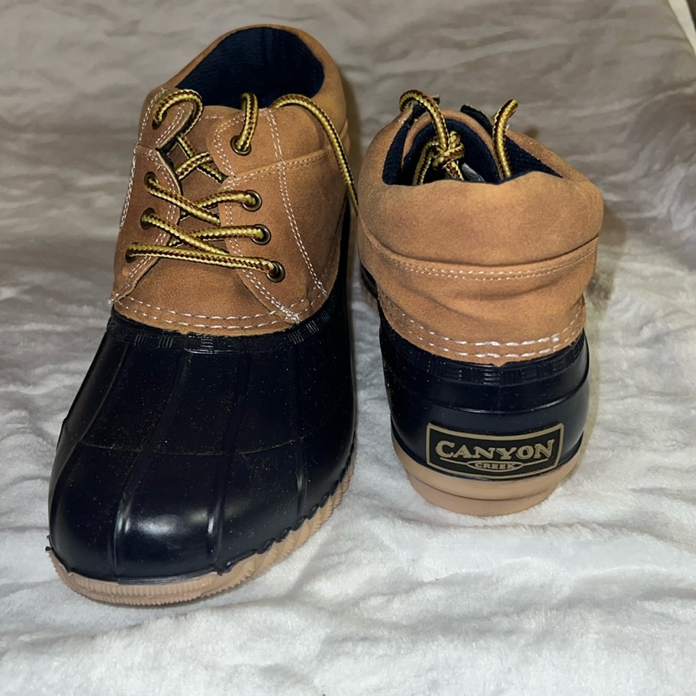 Gently used short rain booties